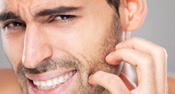 Причины возникновения красных пятен на лице