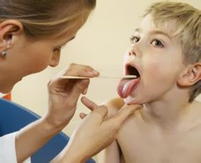 Осмотр миндалин Осмотр миндалин