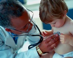 Осмотр ребенка у врача Осмотр ребенка у врача