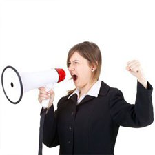 Крик в громкоговоритель Крик в громкоговоритель